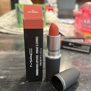 MAC POWDER KISS LIPSTICK SHADE STAY curious